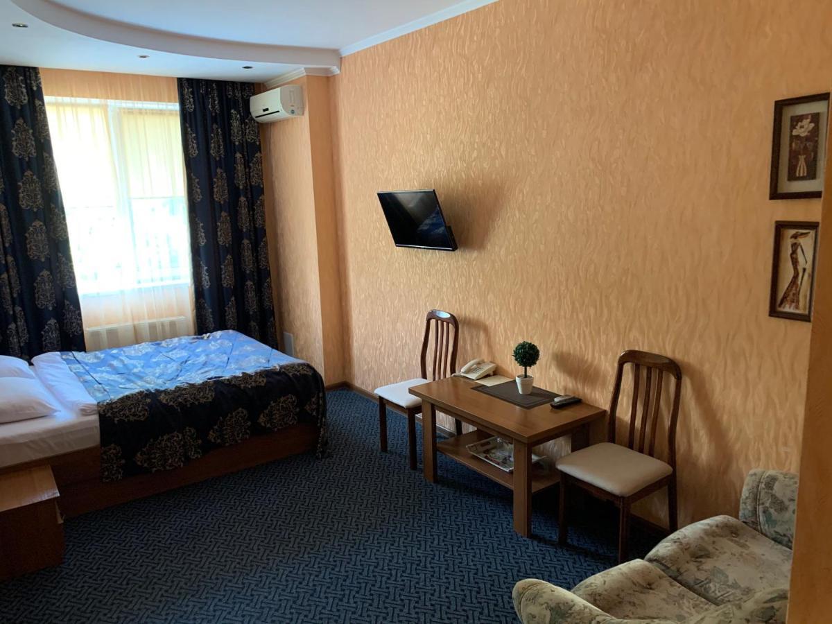 Hotel Dobrodiy Vinnycja Esterno foto