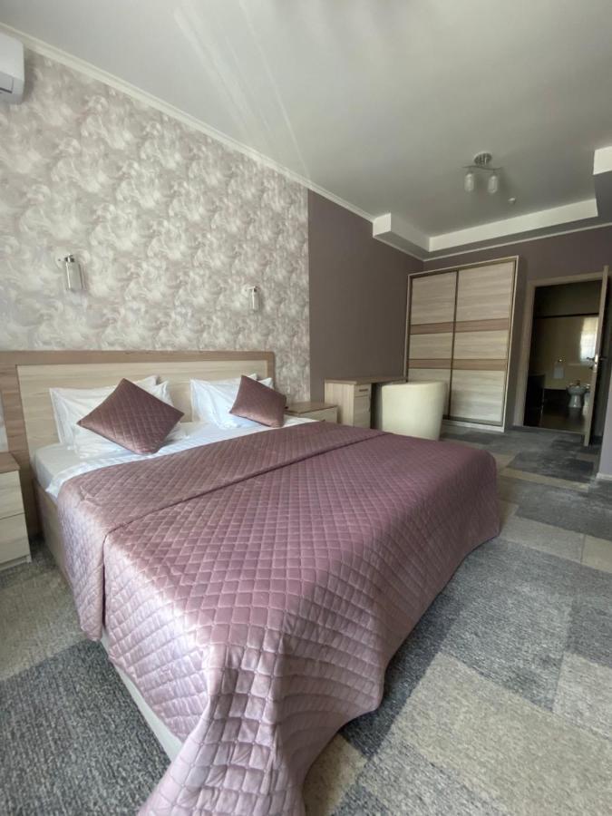 Hotel Dobrodiy Vinnycja Esterno foto