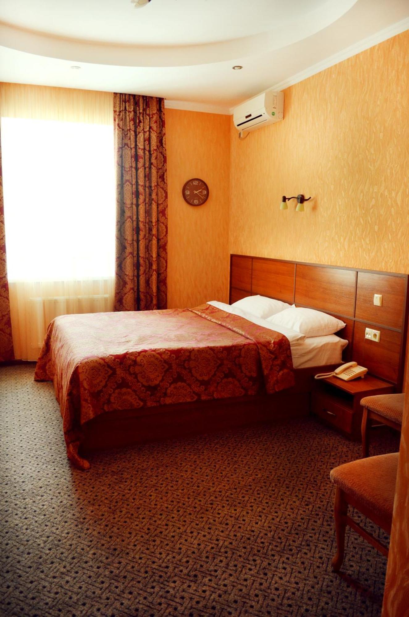 Hotel Dobrodiy Vinnycja Esterno foto