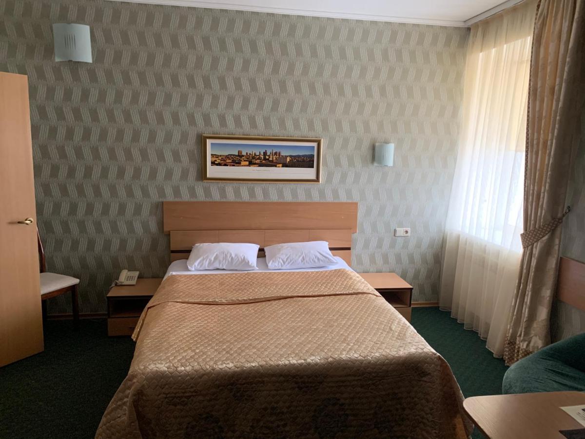 Hotel Dobrodiy Vinnycja Esterno foto